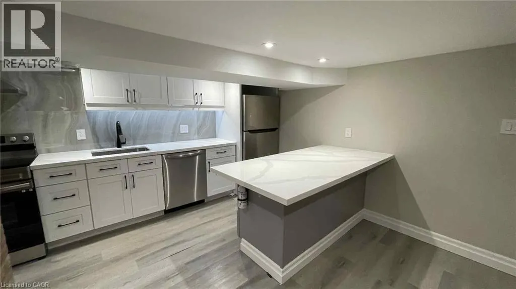 123 ROBINSON Street Unit# 4, #4