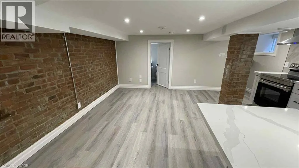 123 ROBINSON Street Unit# 4, #4