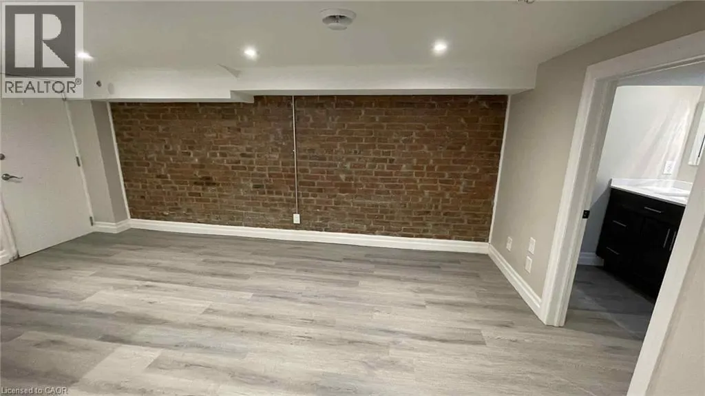 123 ROBINSON Street Unit# 4, #4