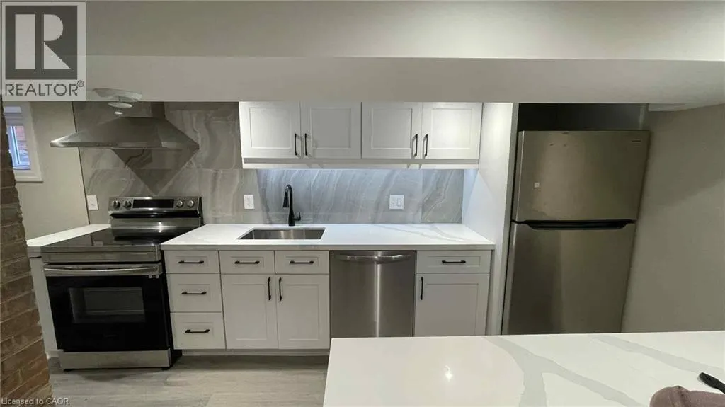 123 ROBINSON Street Unit# 4, #4