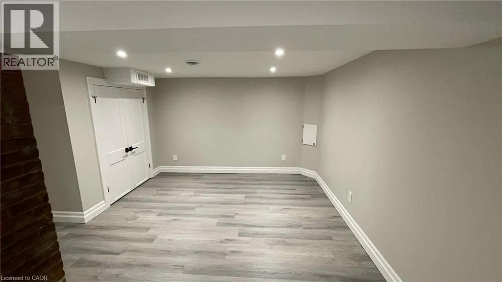 123 ROBINSON Street Unit# 4, #4