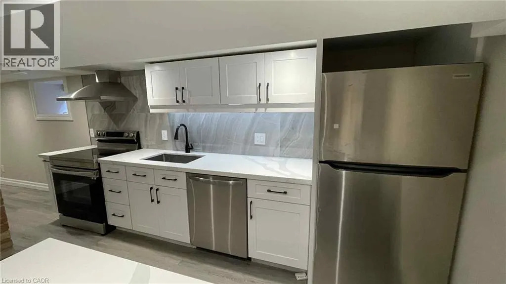 123 ROBINSON Street Unit# 4, #4