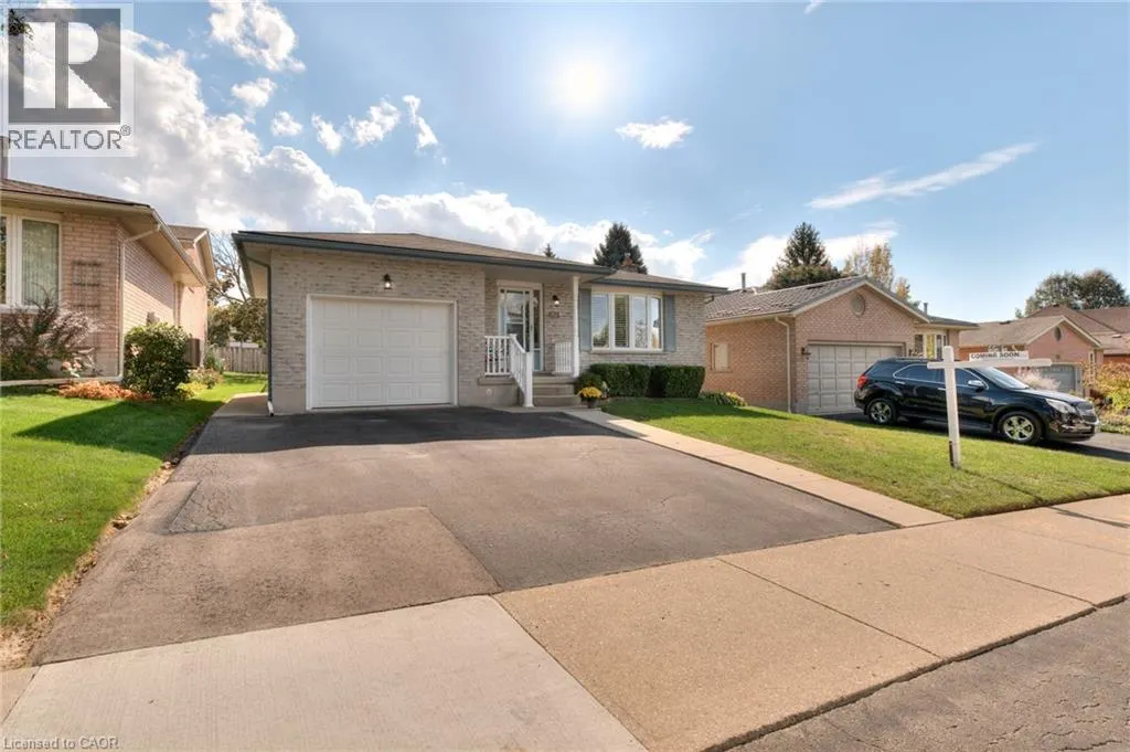 621 SPRUCEHURST Crescent