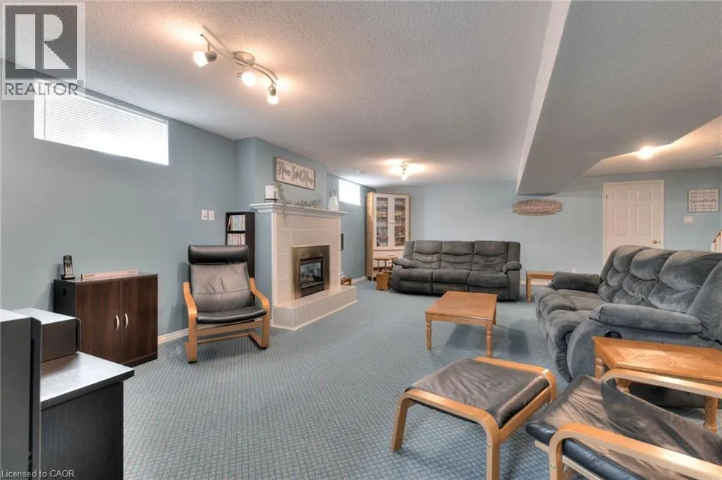 621 SPRUCEHURST Crescent