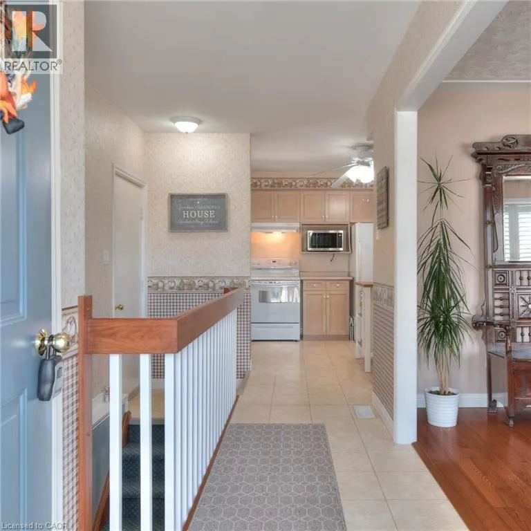 621 SPRUCEHURST Crescent
