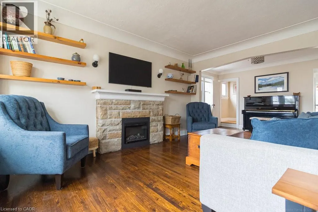 211 WEXFORD Avenue S