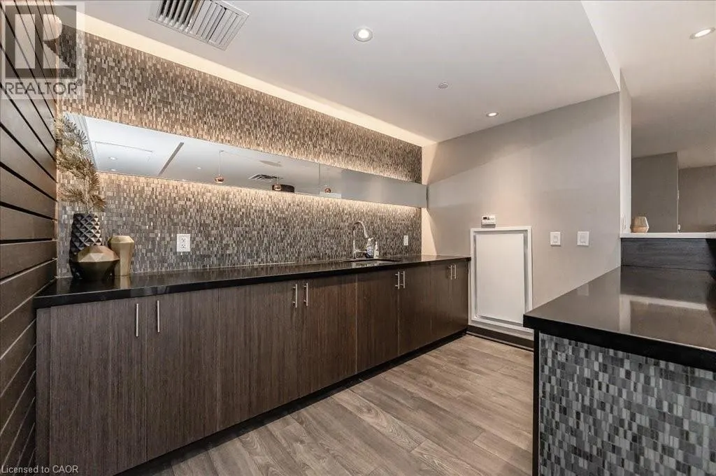85 DUKE Street W Unit# 1702, #1702