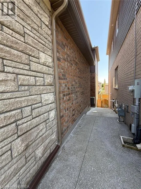 28 ROWLEY Street
