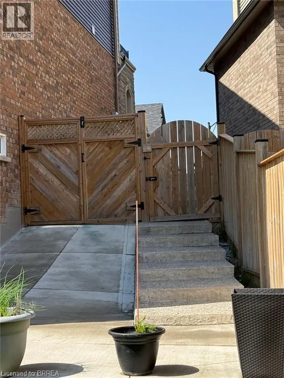 28 ROWLEY Street