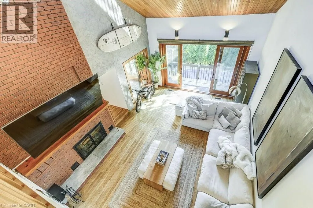 9 FORESTHILL Crescent