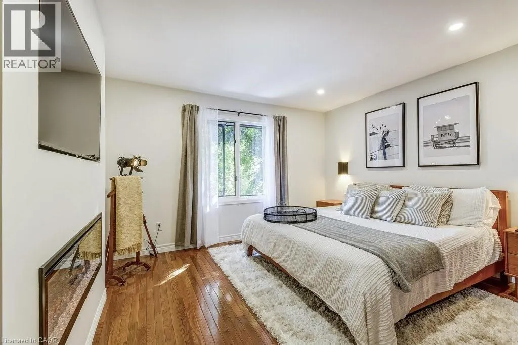 9 FORESTHILL Crescent