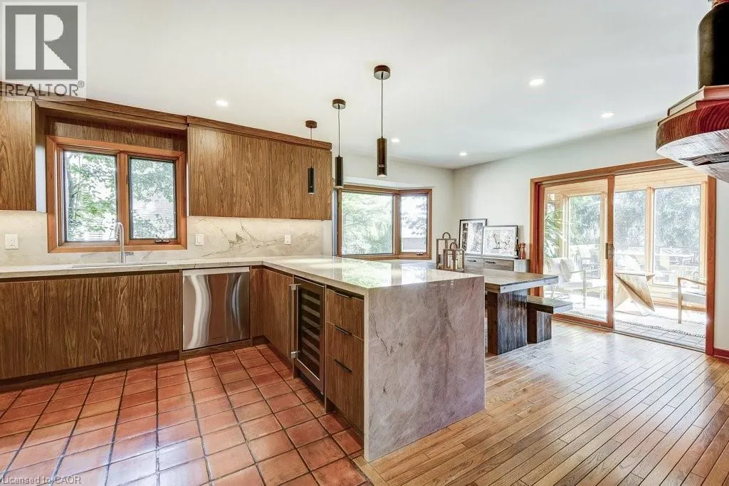 9 FORESTHILL Crescent