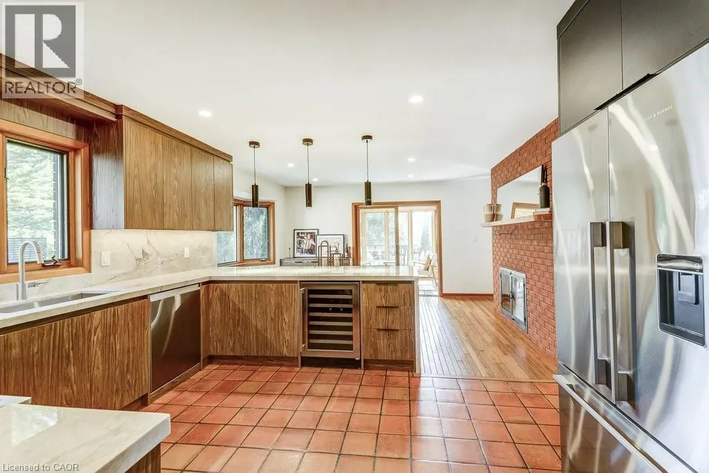 9 FORESTHILL Crescent
