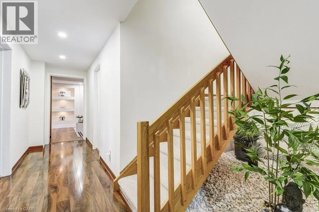 9 FORESTHILL Crescent