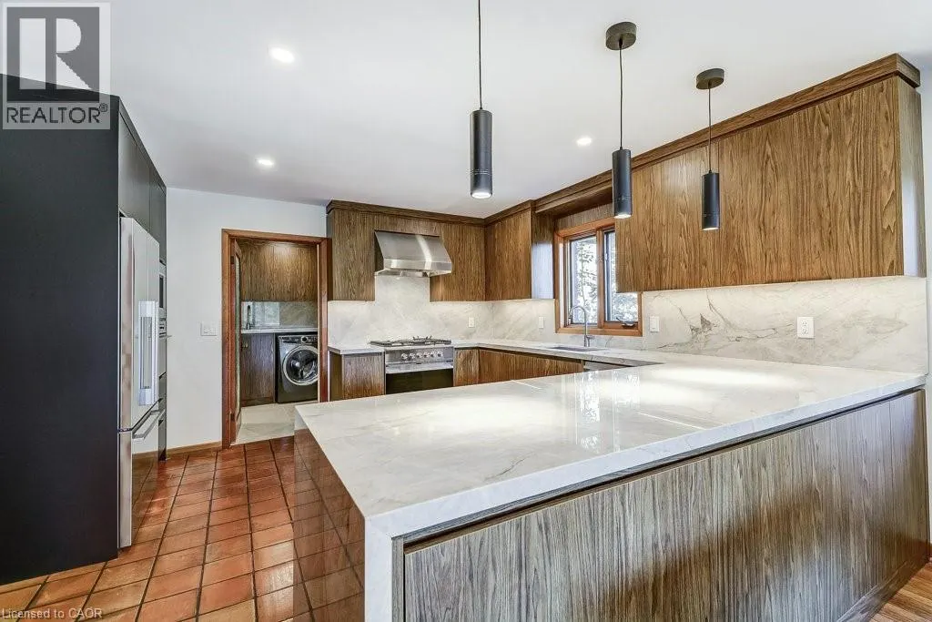 9 FORESTHILL Crescent