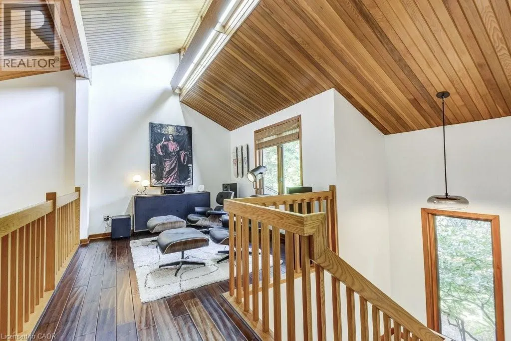 9 FORESTHILL Crescent