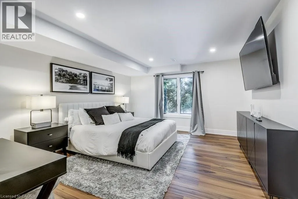 9 FORESTHILL Crescent