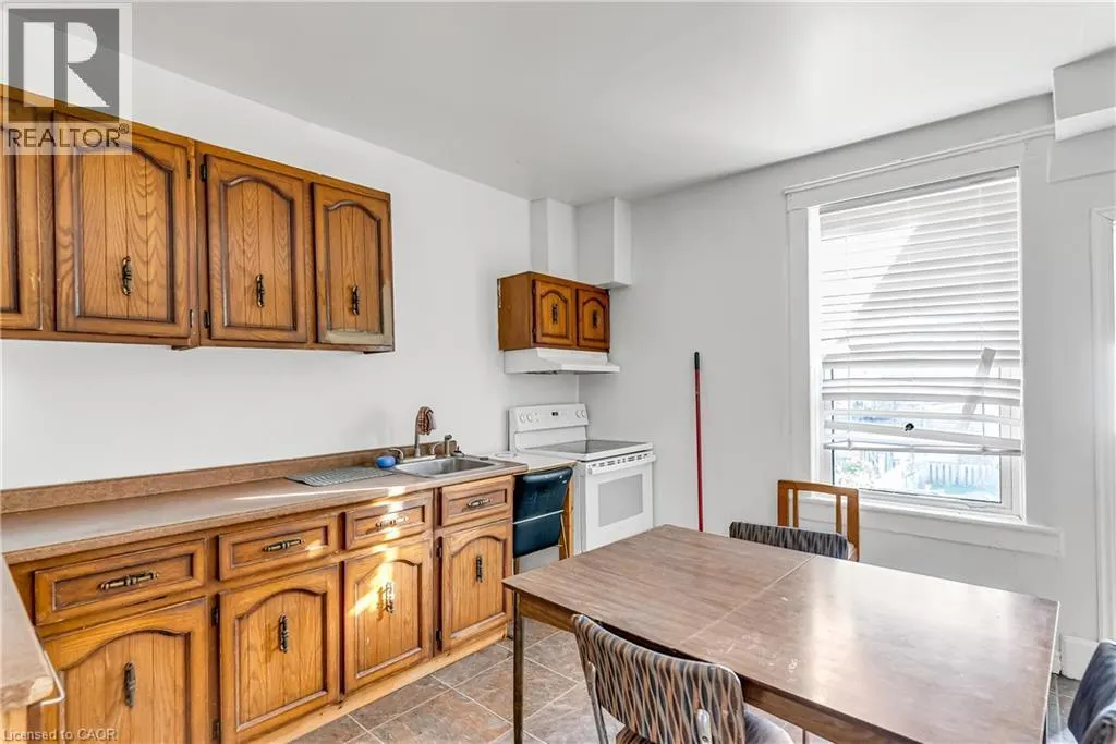 1304 -1306 KING Street E