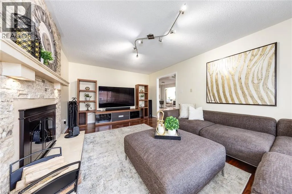 223 RIVER OAKS Boulevard W