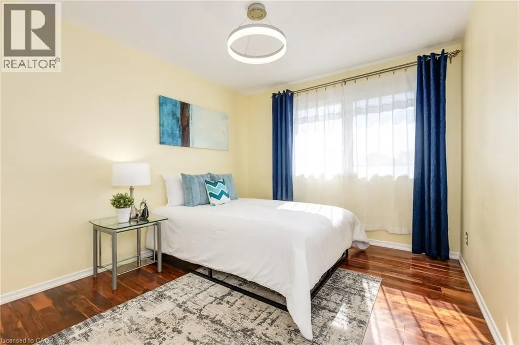 223 RIVER OAKS Boulevard W