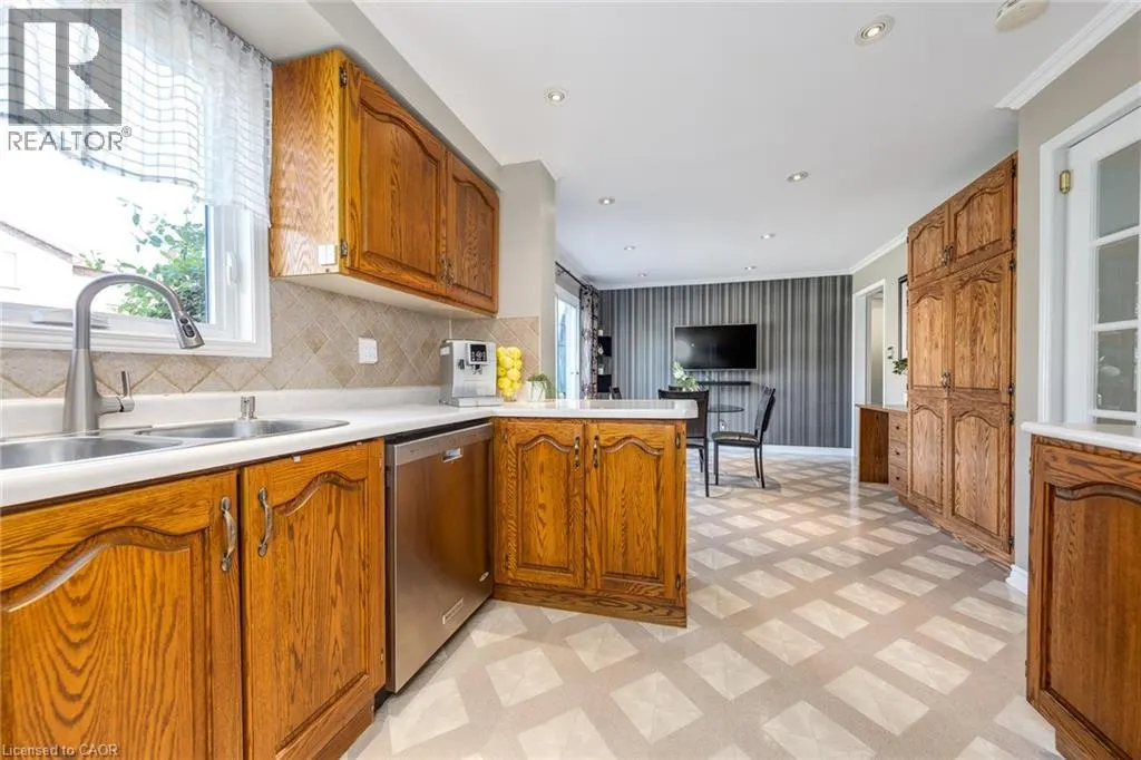 223 RIVER OAKS Boulevard W