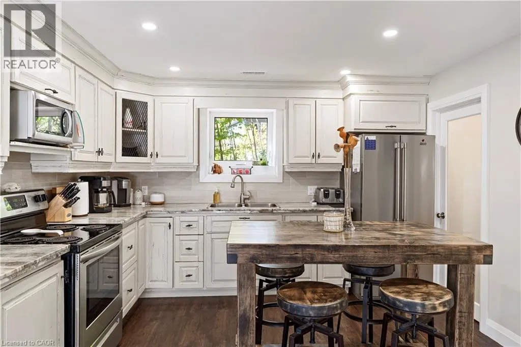 8 15TH Avenue