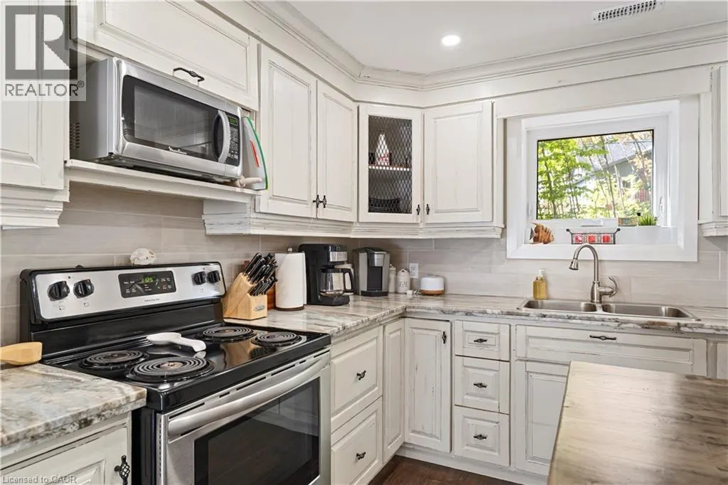 8 15TH Avenue