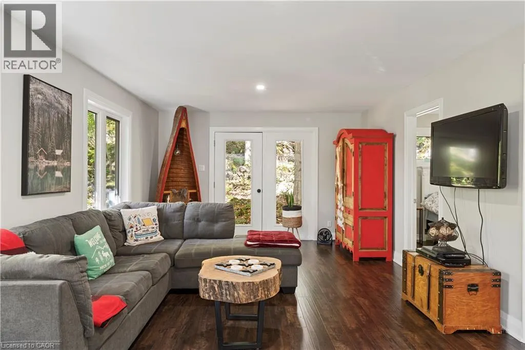 8 15TH Avenue