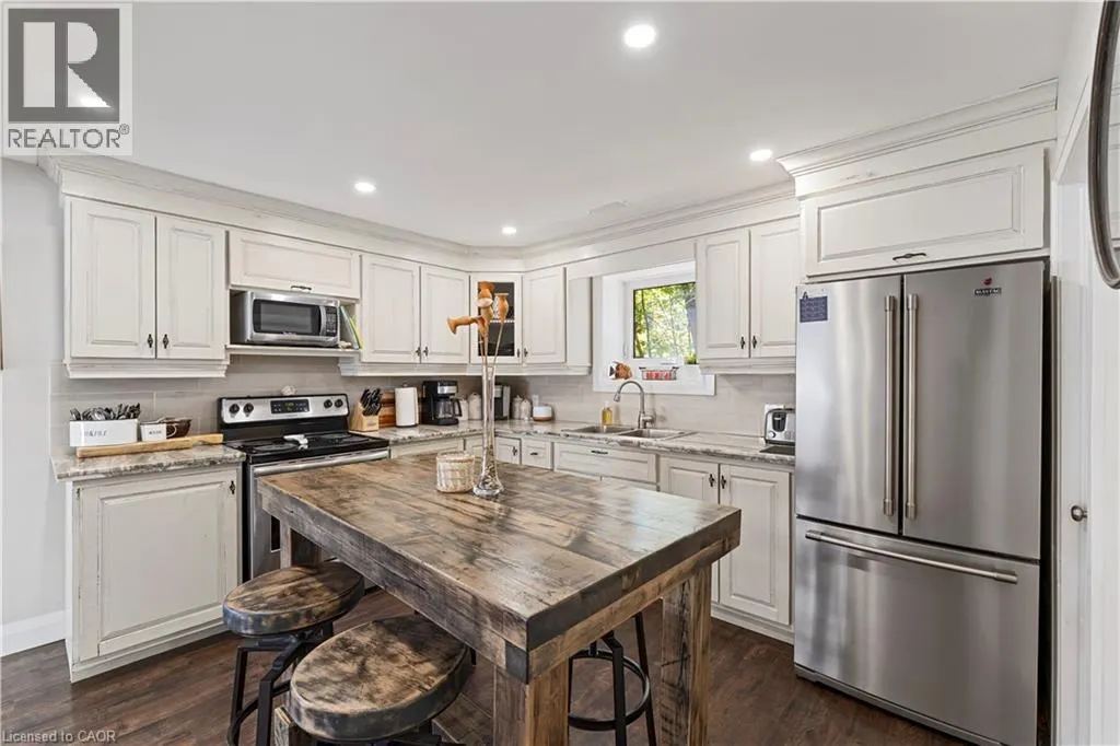 8 15TH Avenue