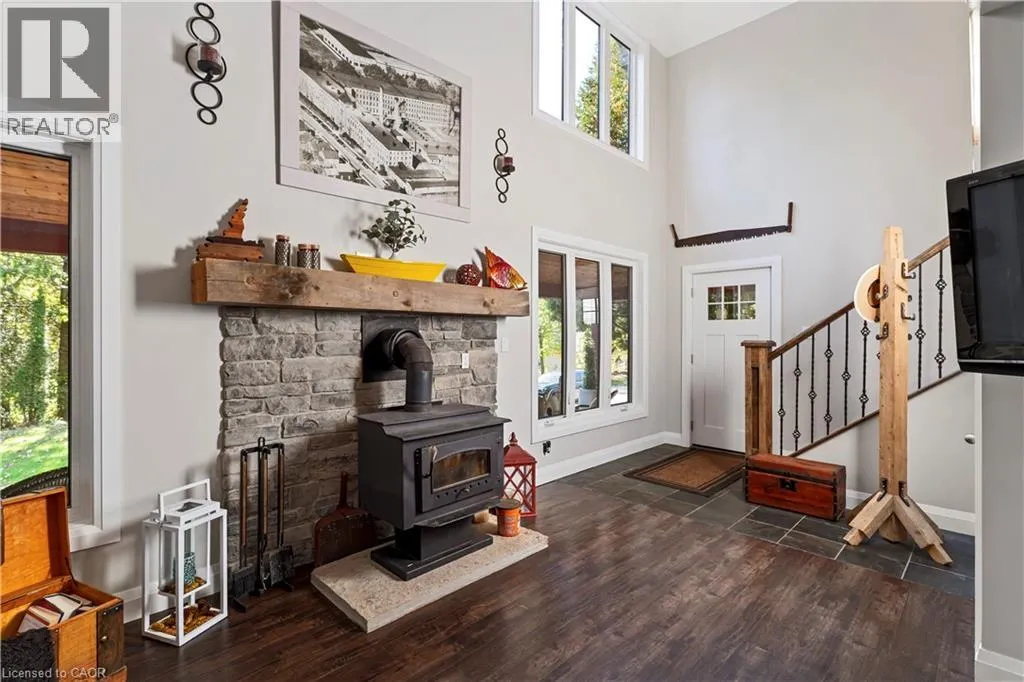 8 15TH Avenue