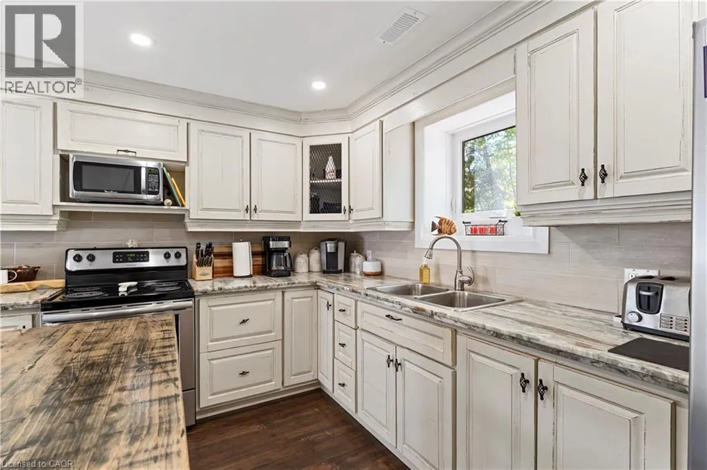 8 15TH Avenue