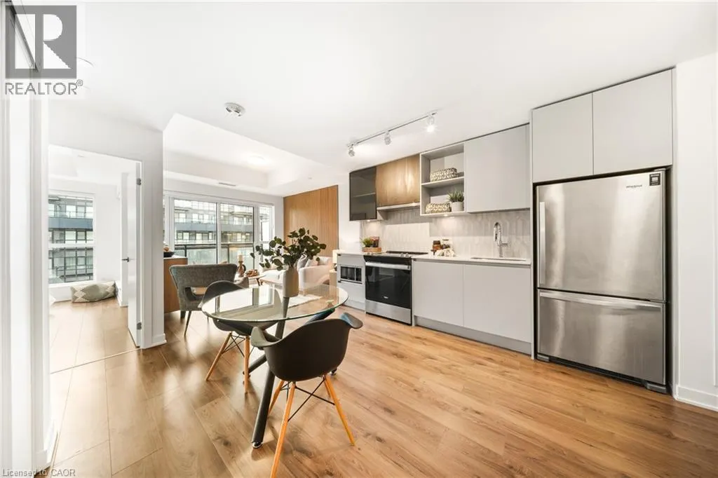 405 DUNDAS Street W Unit# 813, #813