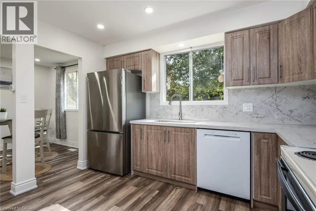389 DUNVEGAN Drive