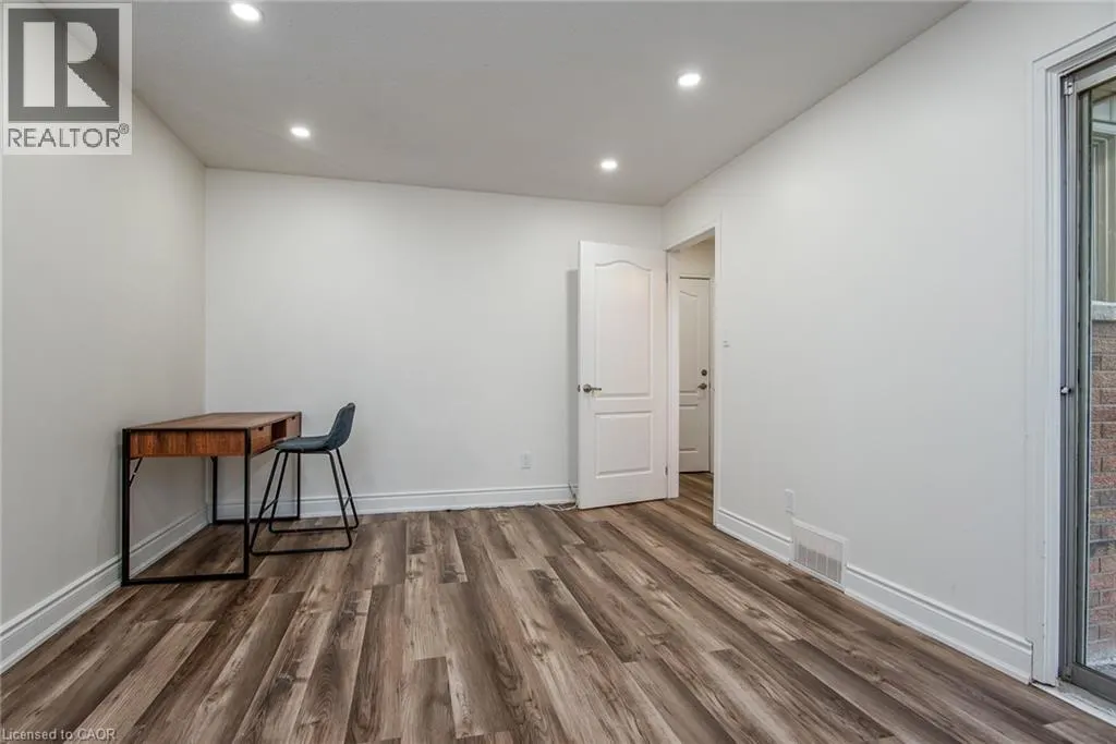 389 DUNVEGAN Drive