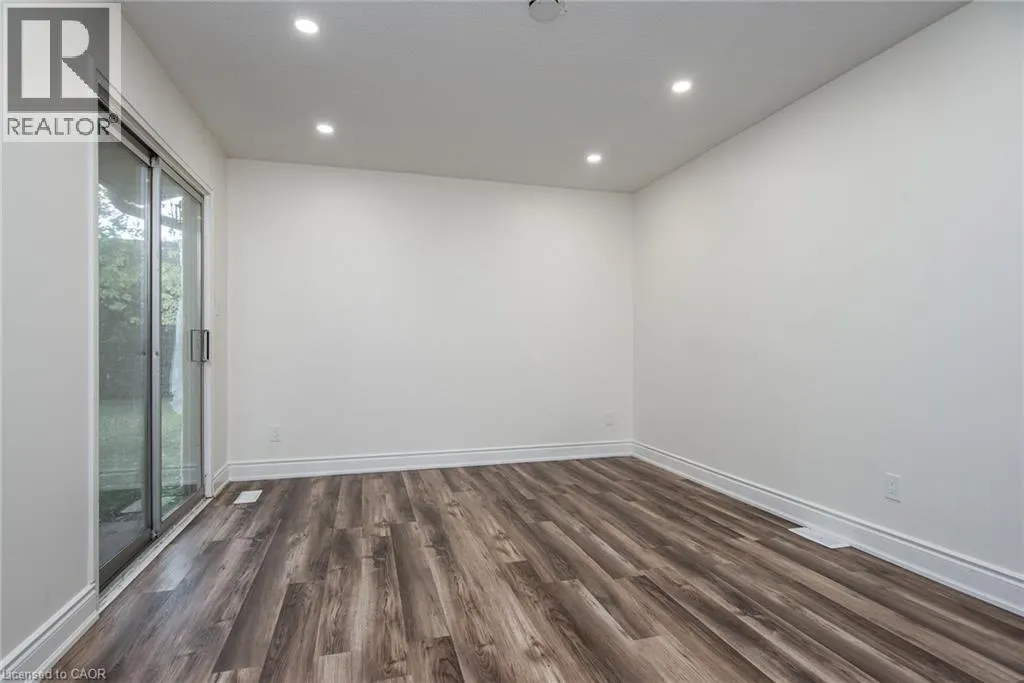 389 DUNVEGAN Drive