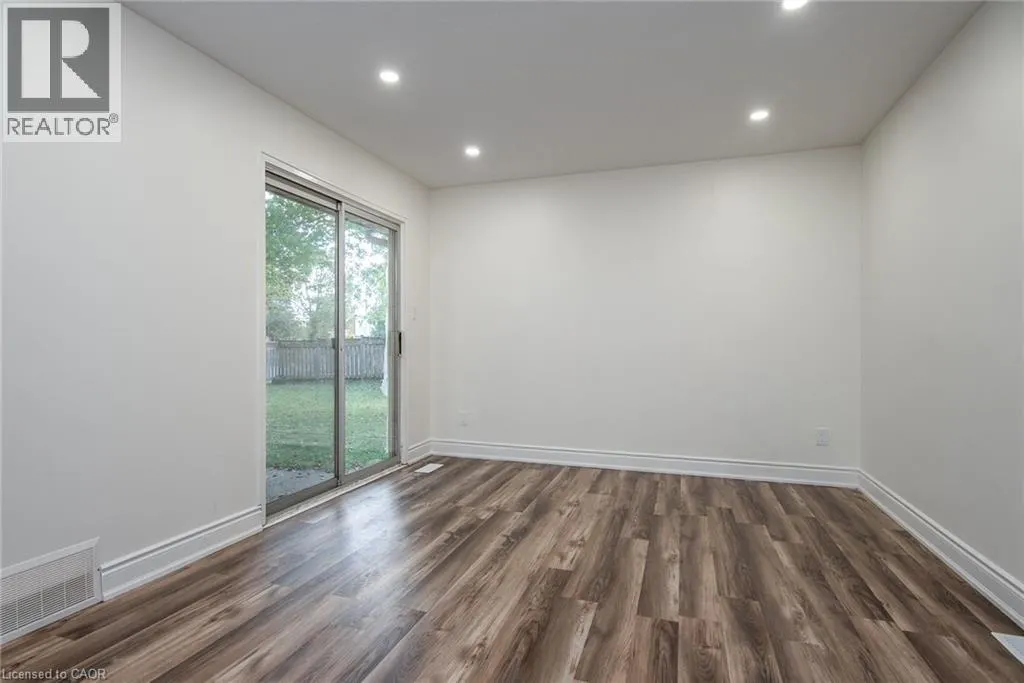 389 DUNVEGAN Drive