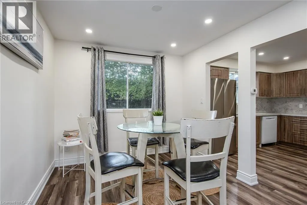 389 DUNVEGAN Drive