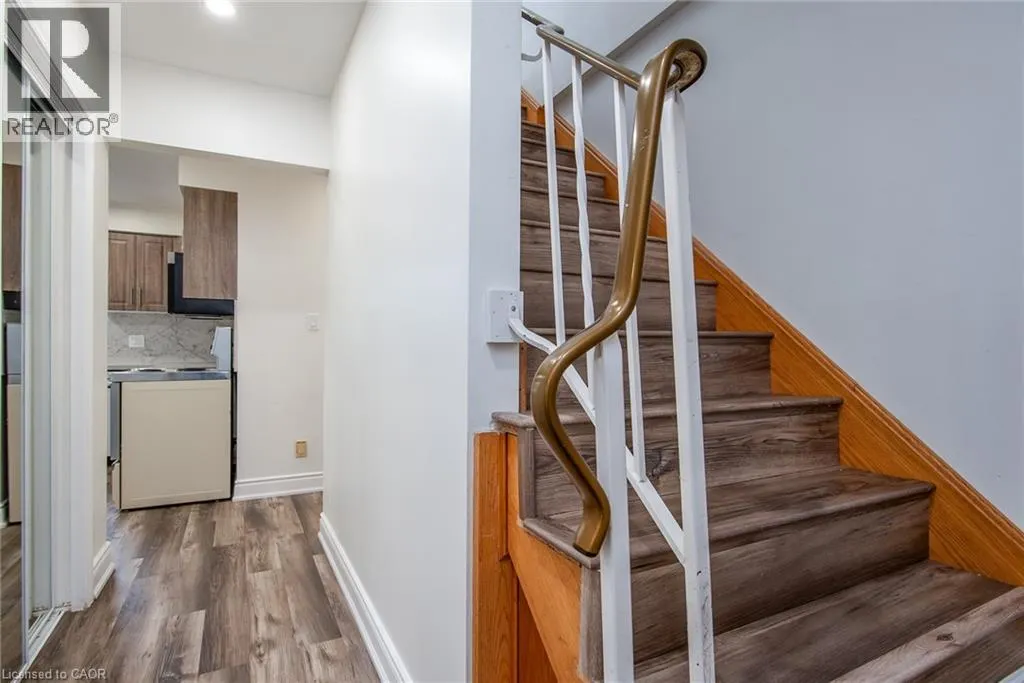 389 DUNVEGAN Drive