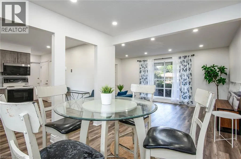 389 DUNVEGAN Drive