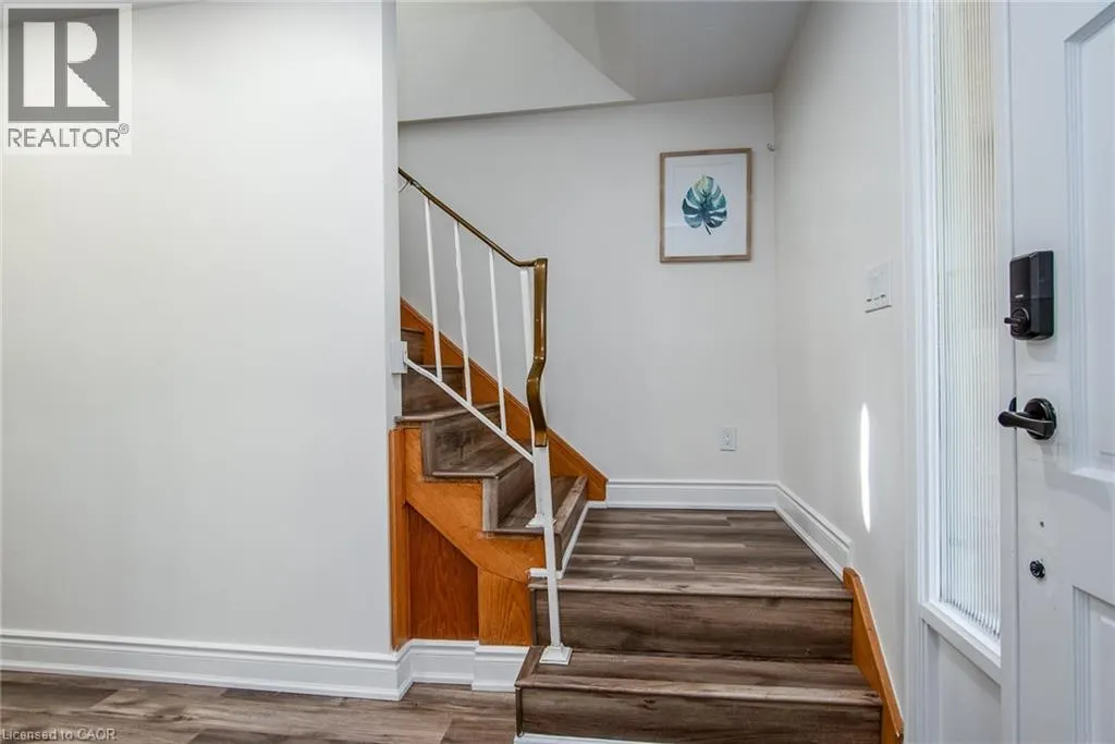 389 DUNVEGAN Drive