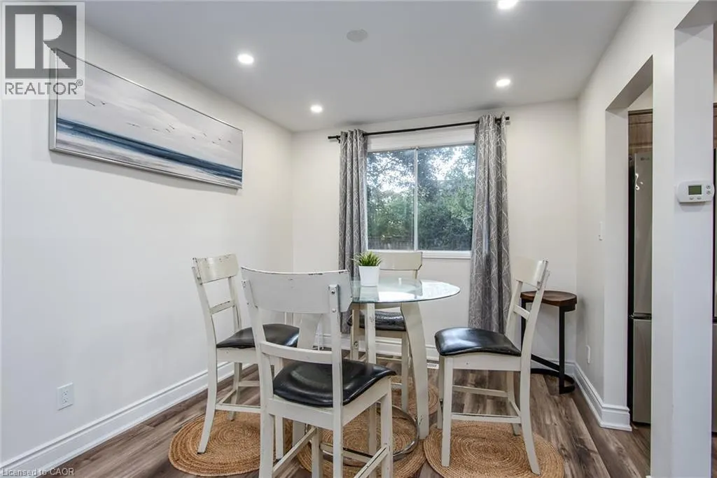 389 DUNVEGAN Drive