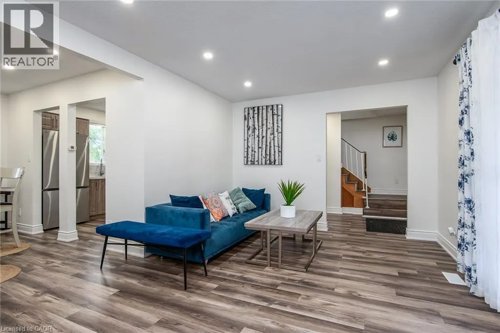 389 DUNVEGAN Drive