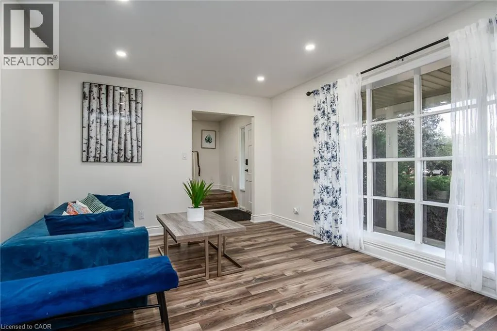 389 DUNVEGAN Drive