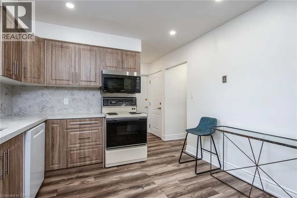 389 DUNVEGAN Drive