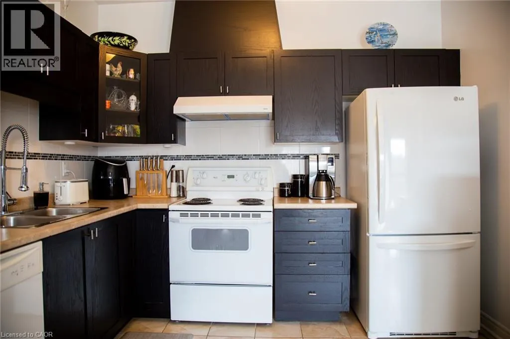 410 QUEEN Street S Unit# 25, #25