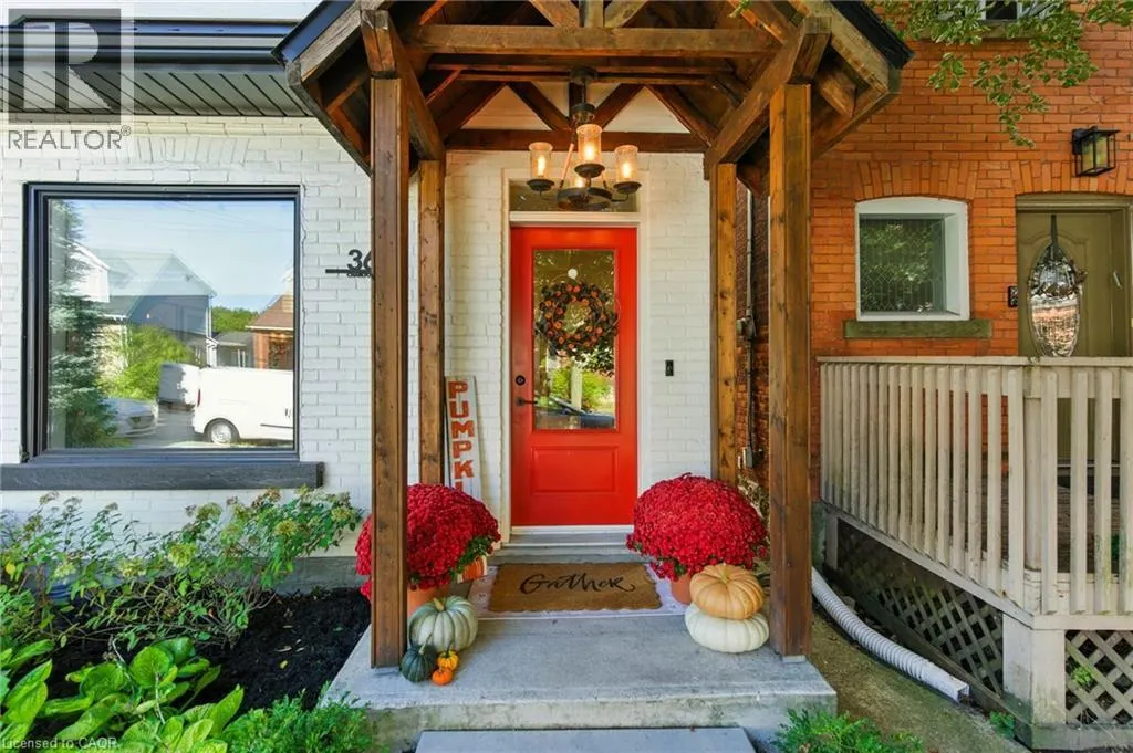 369 CHARLTON Avenue W