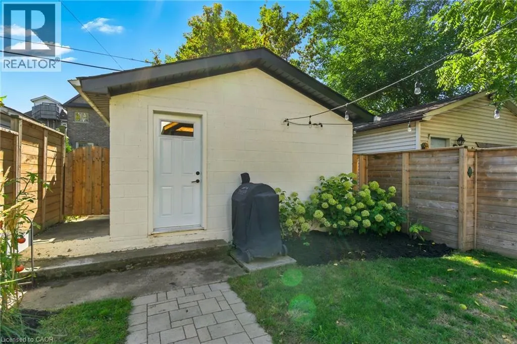 369 CHARLTON Avenue W