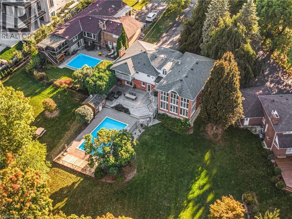 887 MONTGOMERY Drive