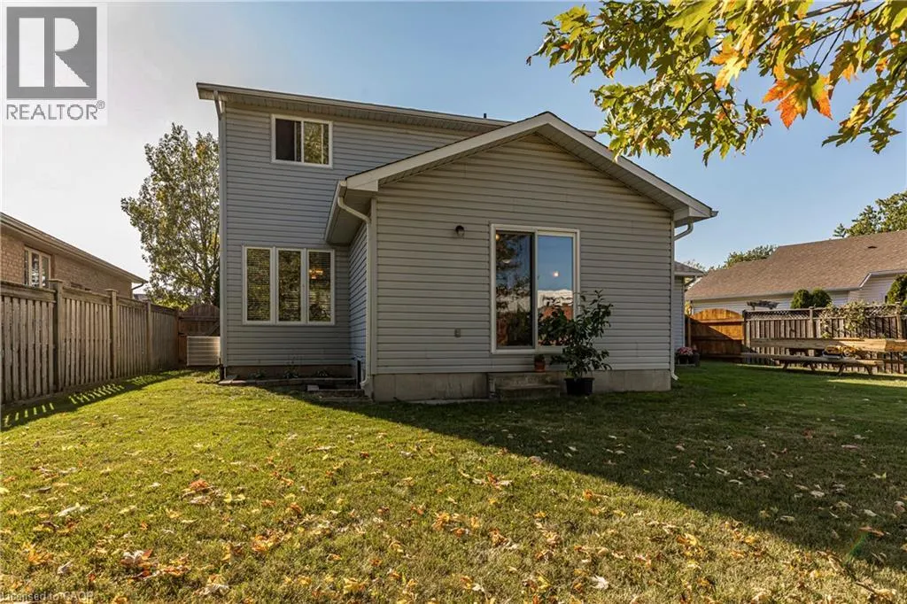 33 OAK Crescent
