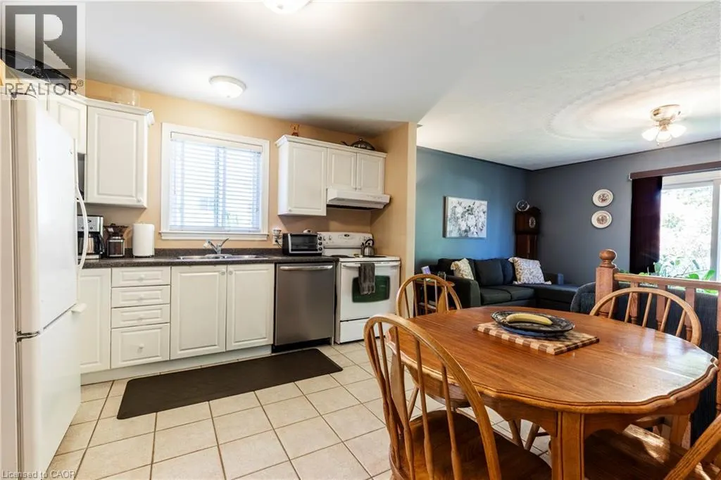 33 OAK Crescent